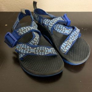 Little kids size 11 chacos